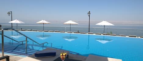3 piscinas techadas, 3 piscinas al aire libre