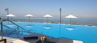 크라운 플라자 요르단 데드 시 리조트 & 스파 바이 IHG
