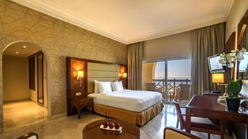 Suite, 1 chambre, fumeurs, vue mer | 1 chambre, articles gratuits dans le mini-bar