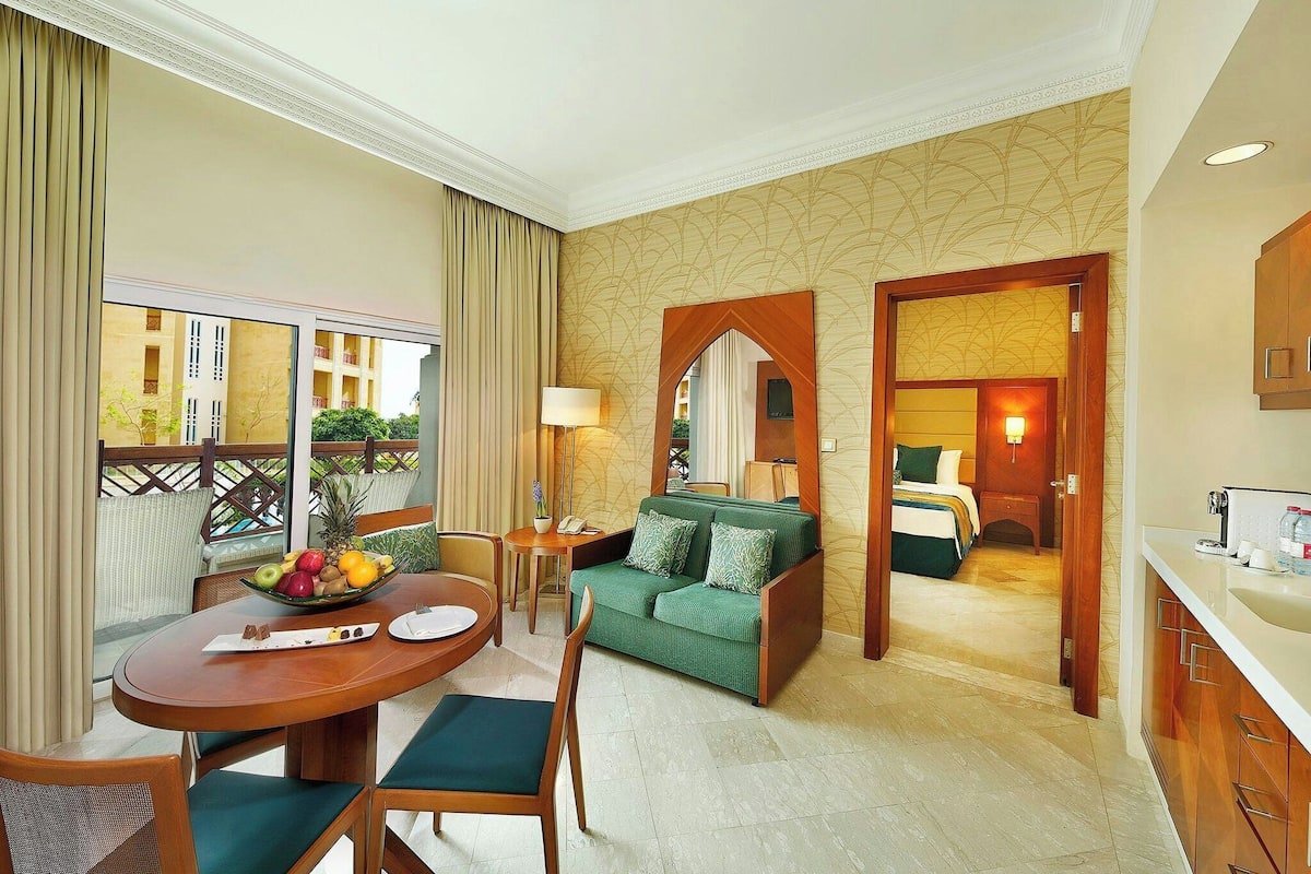Free minibar, in-room safe, desk, laptop workspace