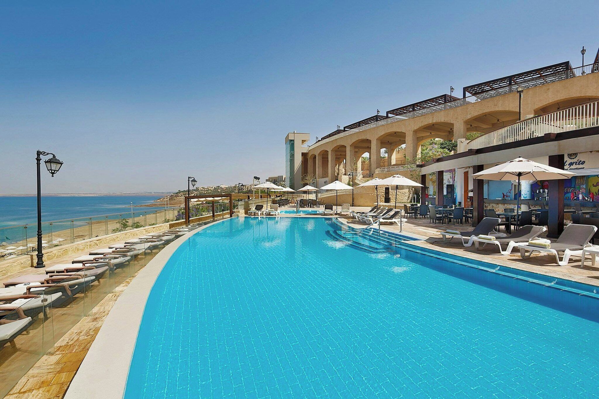 3 piscinas techadas, 3 piscinas al aire libre