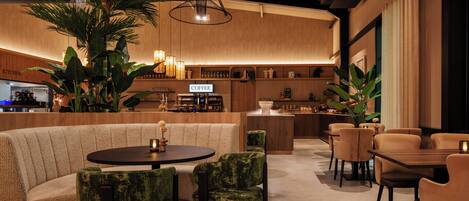 Se sirven desayunos, comidas, cenas y cocina francesa