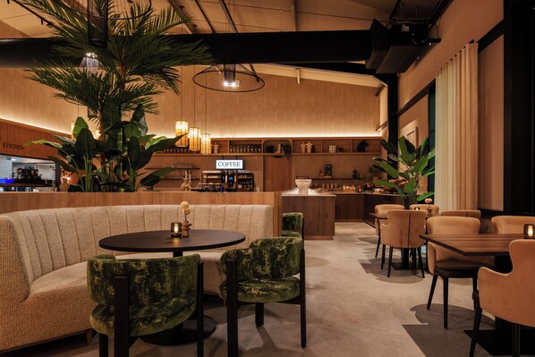 Se sirven desayunos, comidas, cenas y cocina francesa 