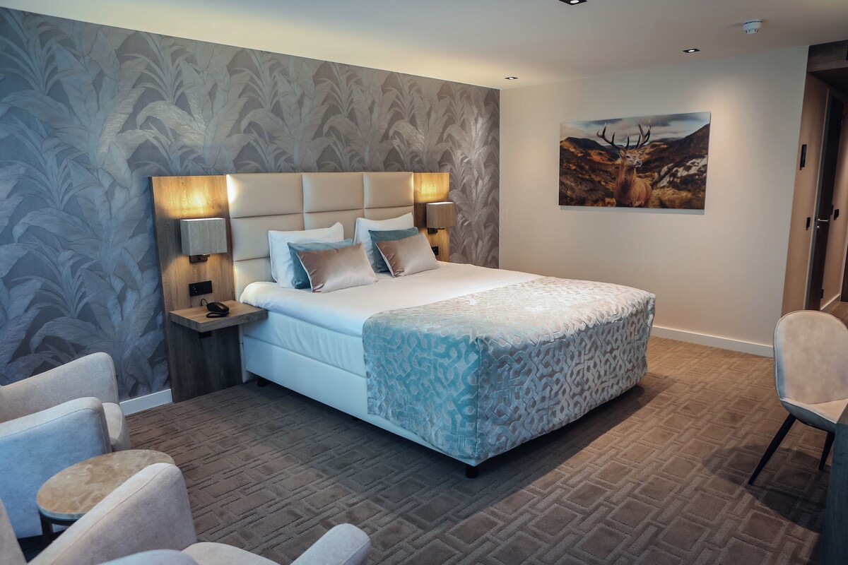 In-room safe, desk, cribs (surcharge), rollaway beds (surcharge)