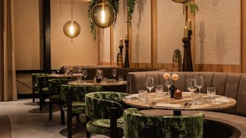 Frühstück, Mittagessen, Abendessen, französische Küche