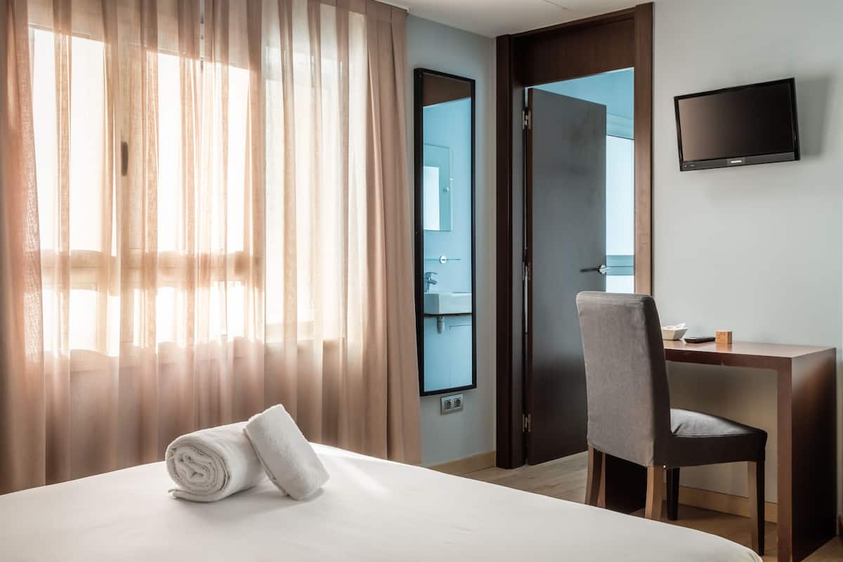 in-room safe, free wifi, bed sheets