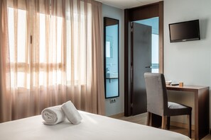 Zimmersafe, kostenloses WLAN, Bettwäsche