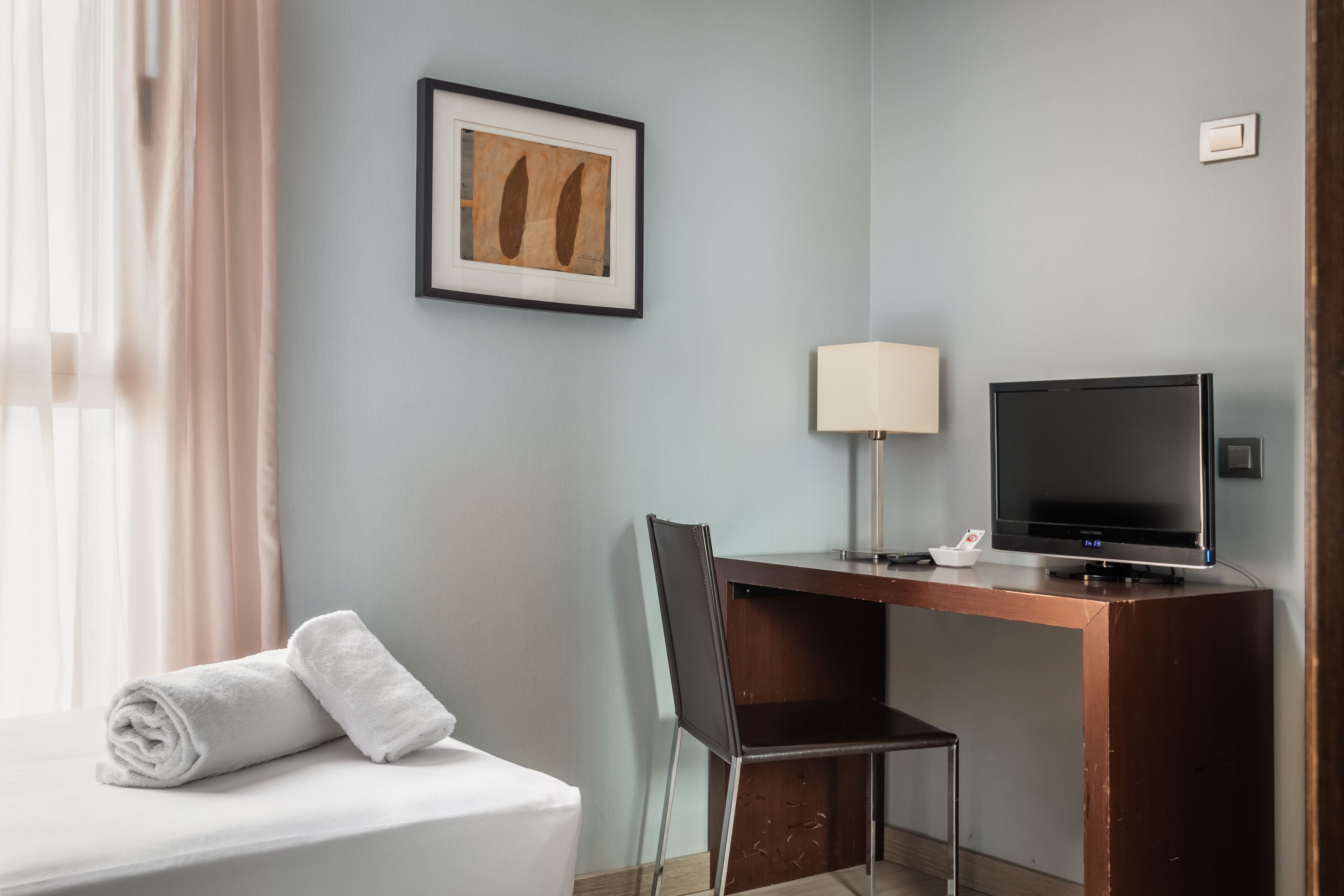 single room | living area | lcd tv