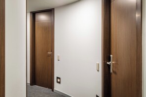 Coffres-forts dans les chambres, Wi-Fi gratuit, draps fournis