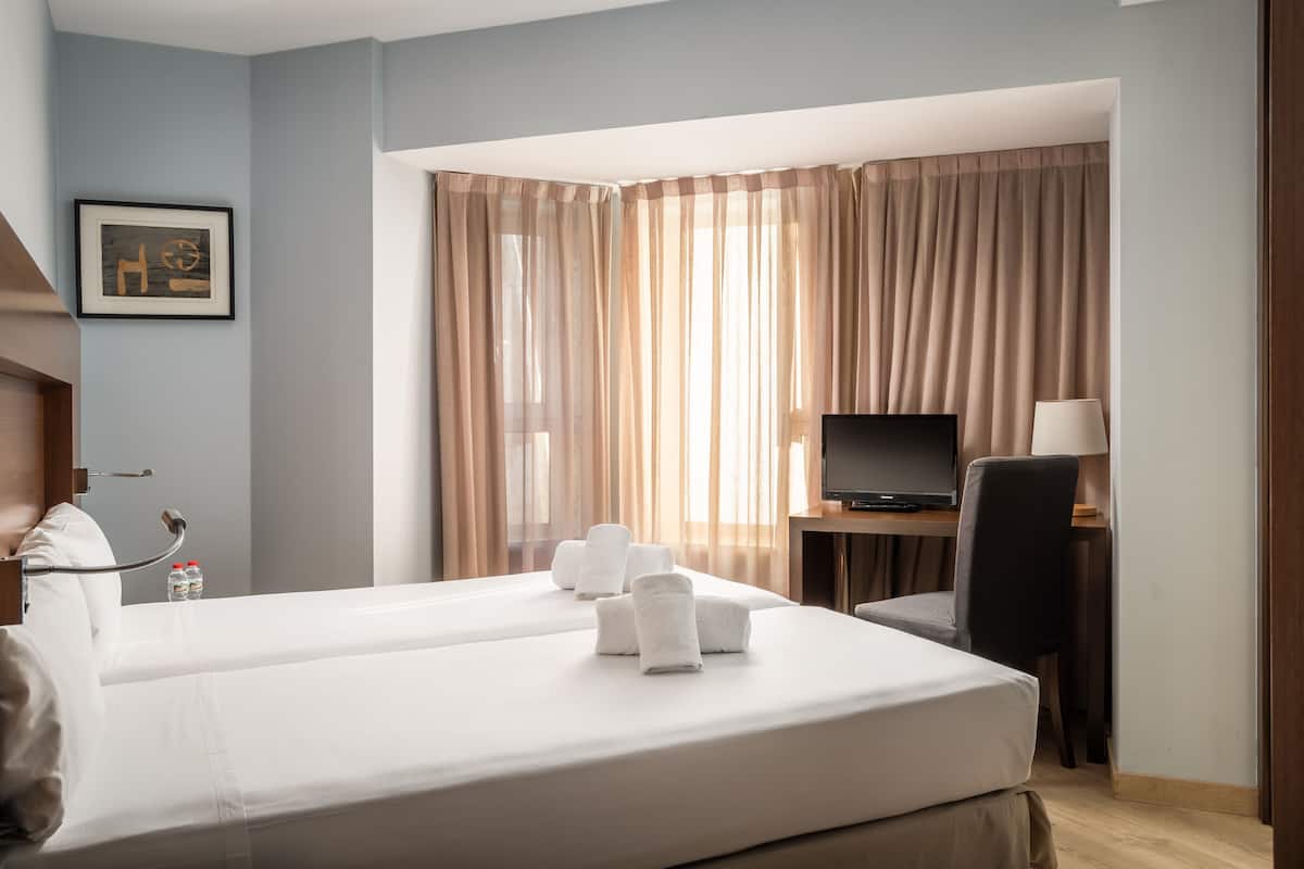 in-room safe, free wifi, bed sheets