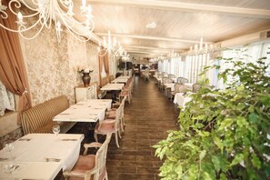 Breakfast, lunch, dinner and brunch served - Chopin Hotel (Lviv)
