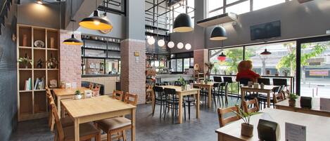 Breakfast, lunch and dinner served