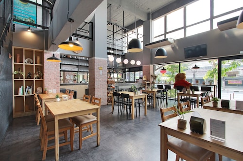 D Varee Xpress Makkasan