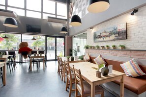 Frokost, lunsj og middag serveres