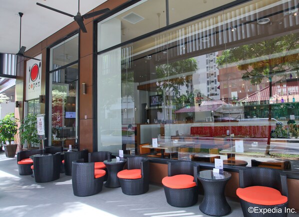 Breakfast, lunch, dinner served; international cuisine, alfresco dining 