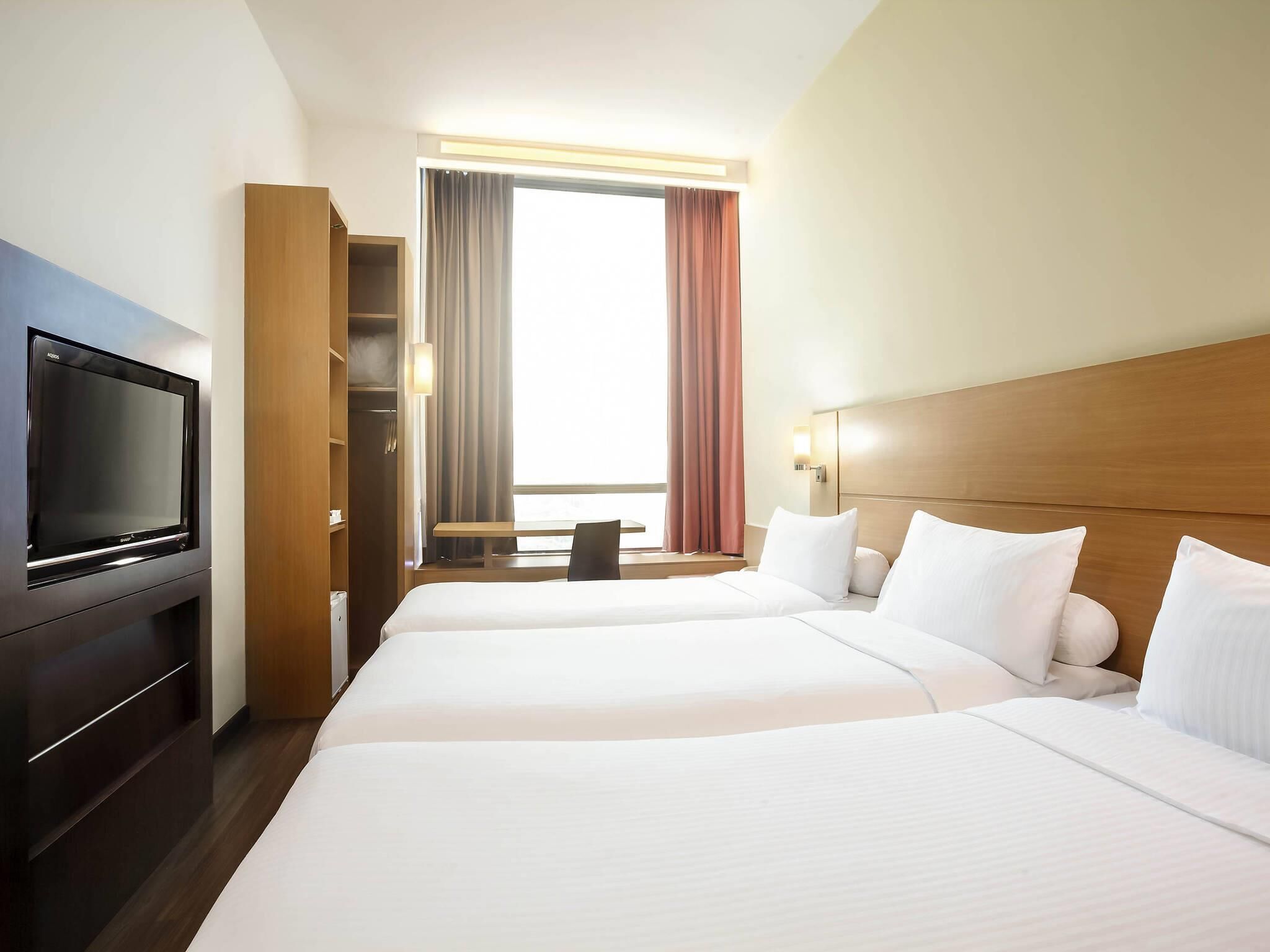 Standard Room, 3 Single Beds | In-room safe, desk, laptop workspace, blackout curtains