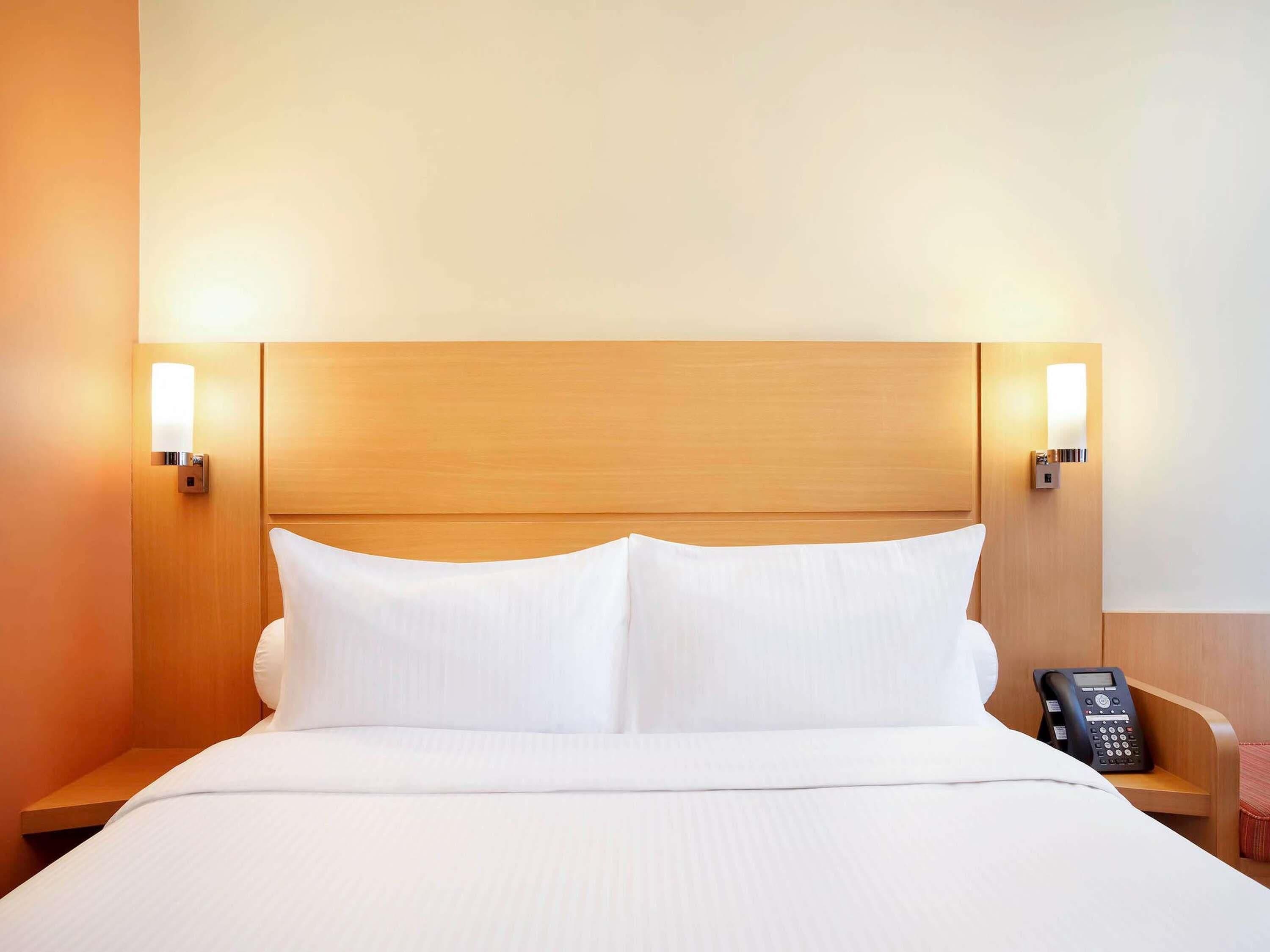 Habitación estándar, 1 cama Queen size | Caja de seguridad en la habitación y escritorio 