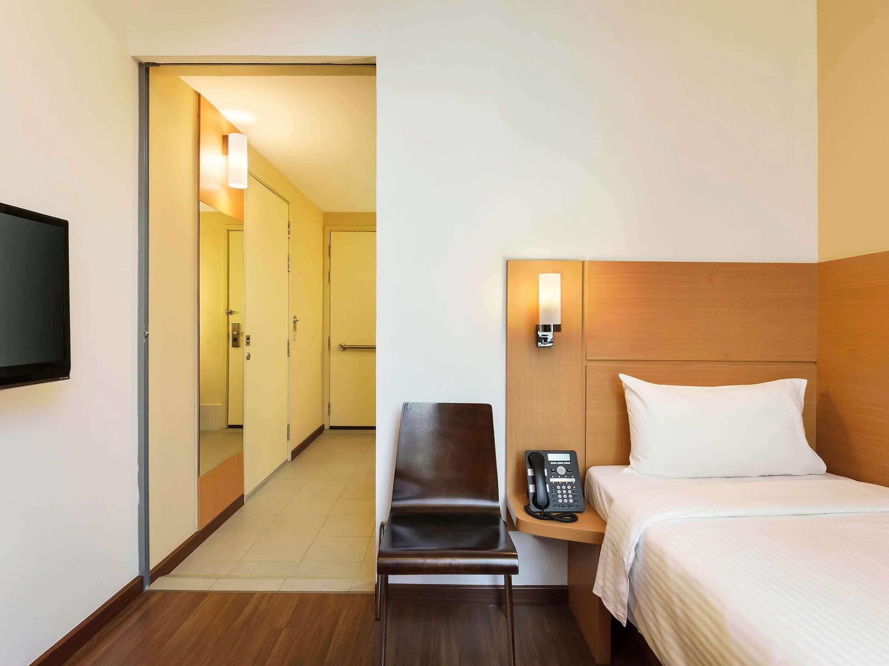 Room, 1 Twin Bed | In-room safe, desk, laptop workspace, blackout drapes