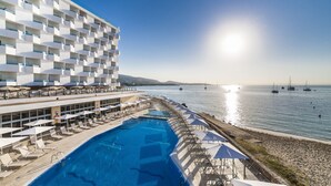A hotel with a pool, sun loungers, and a view of the sea. - Globales Santa Lucia Hotel Adults Only +18 (Calvia)