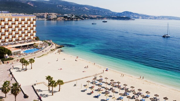 A coastal hotel with a pool, beach, and clear blue waters. - Globales Santa Lucia Hotel Adults Only +18 (Calvia)