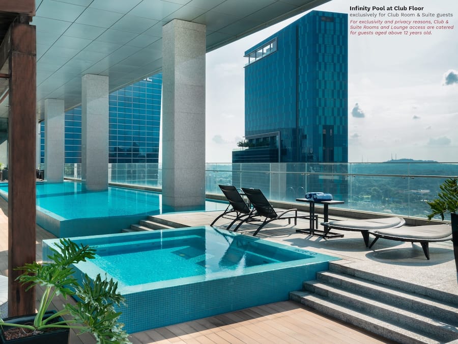 Piscine couverte, piscine extérieure, cabanons gratuits