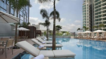 Piscine couverte, piscine extérieure, cabanons gratuits