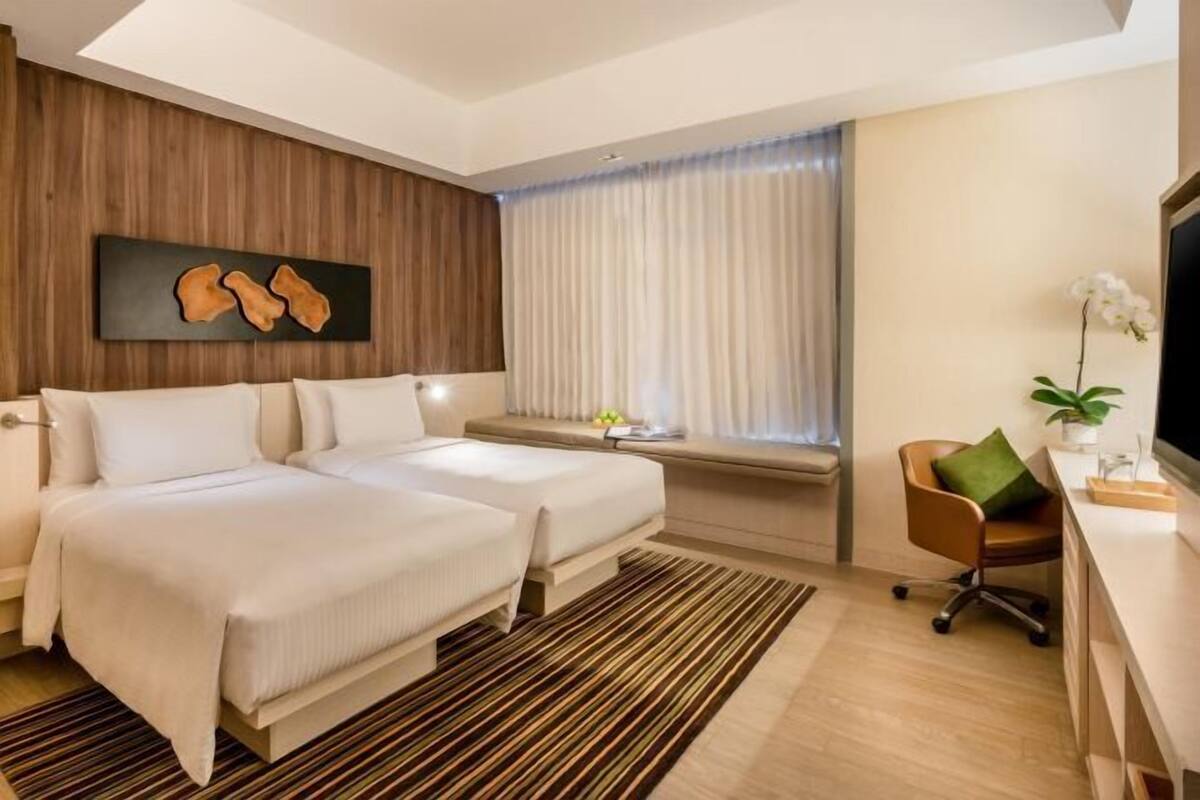 Roupas de cama premium, cofres nos quartos, escrivaninha