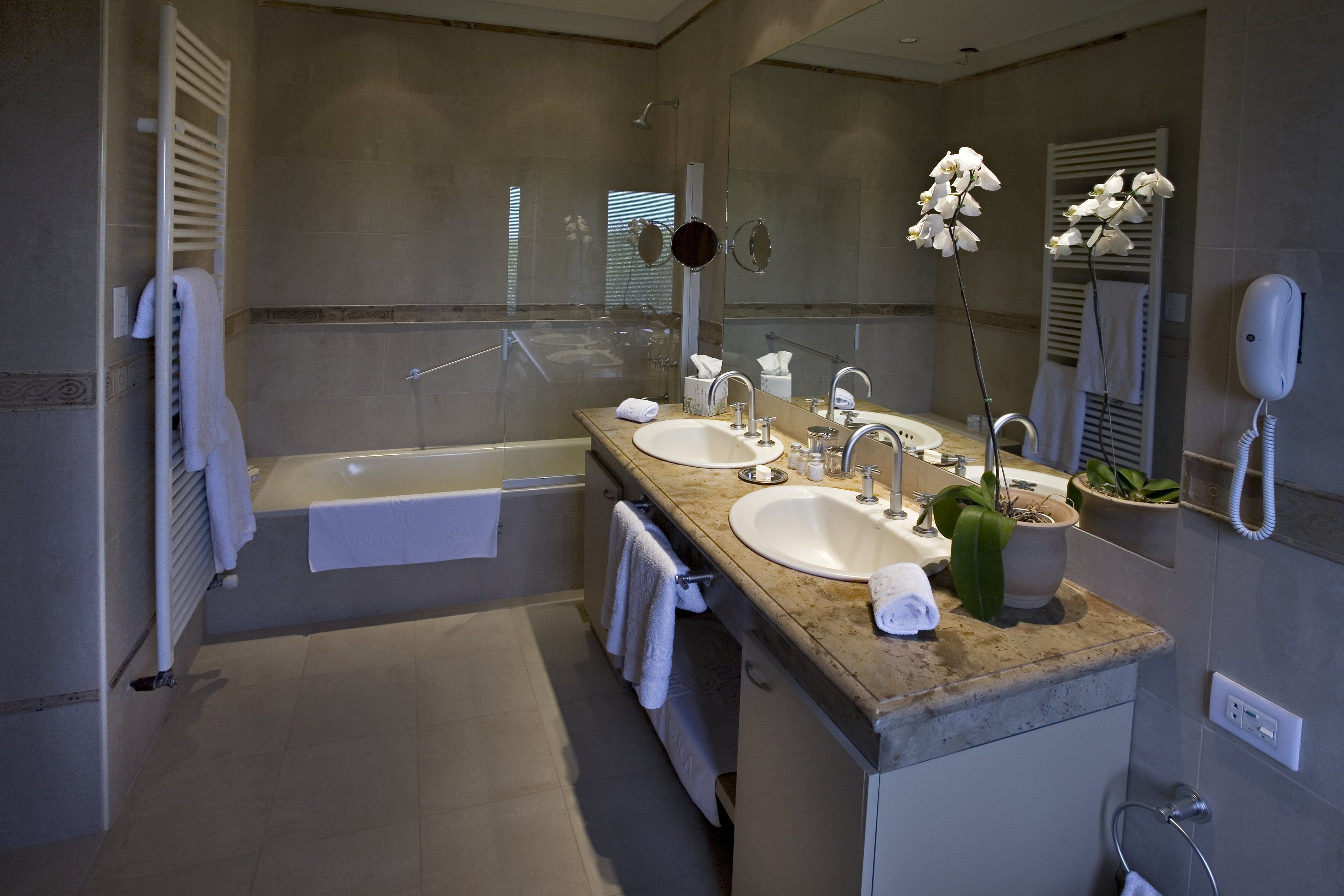 Suite, 1 lit double | Salle de bain