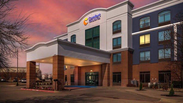 A Comfort Inn hotel with a modern facade, a covered entrance, and a brick exterior. - Comfort Inn & Suites Frisco East - McKinney (Frisco)