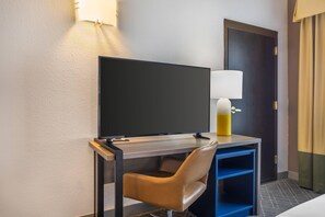 Habitación, 1 cama de matrimonio grande, accesible para personas con discapacidad, no fumadores | Caja fuerte, escritorio, espacio para trabajar con un portátil