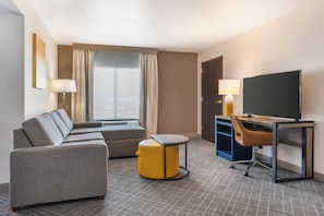 Suite, 1 kingsize bed, niet-roken | Een kluis op de kamer, een bureau, een laptopwerkplek