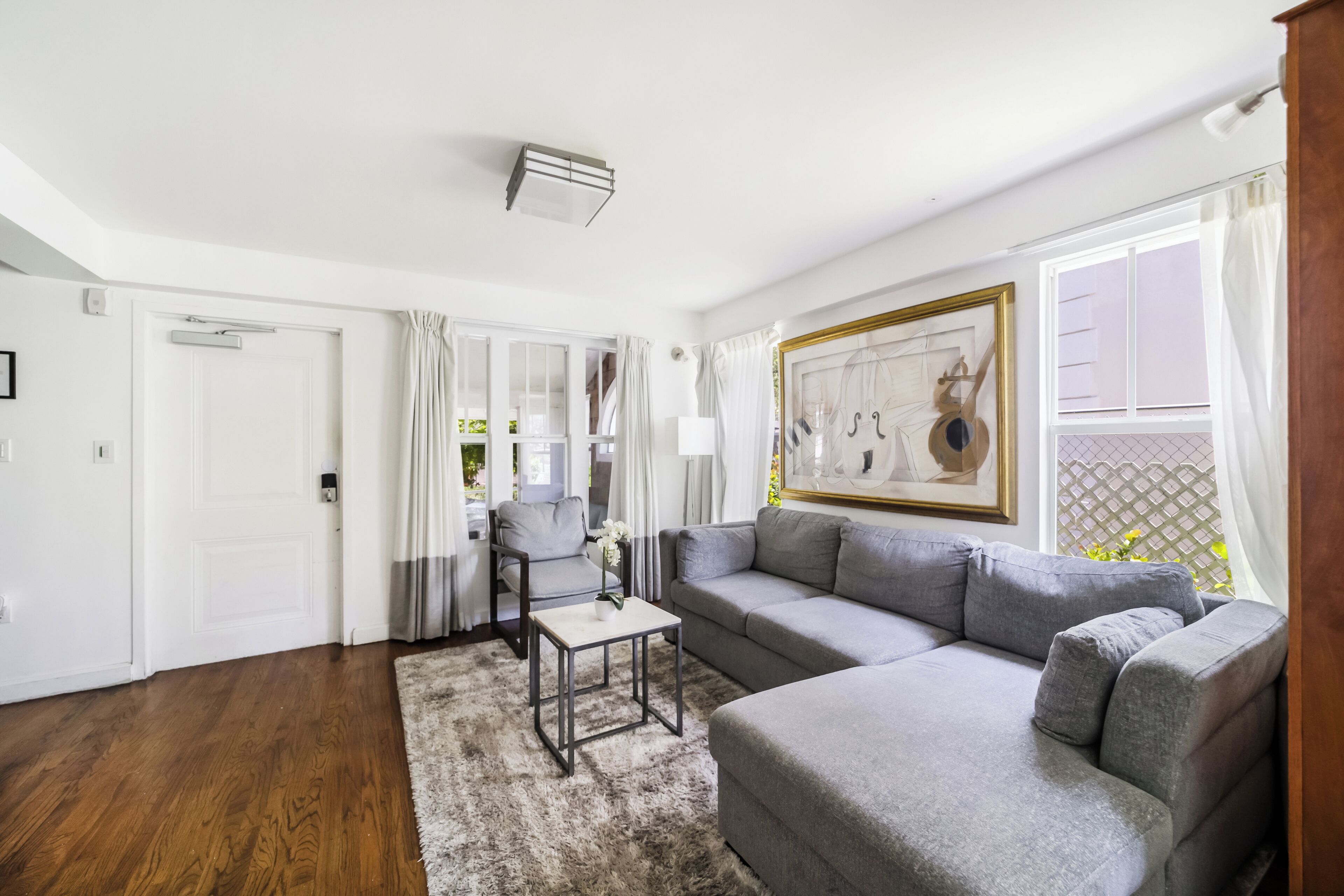 家庭公寓, 2 間臥室, 廚房 | 起居區 | 65-吋智慧型電視、數位頻道、電視