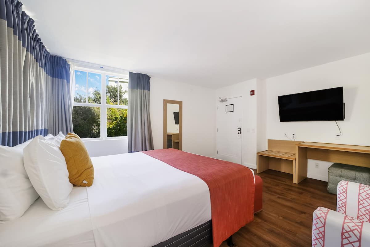 Comfort-rum - 1 queensize-sÀng - privat badrum | Egyptiska bomullslakan, sÀngtillbehör av högsta kvalitet och duntÀcken