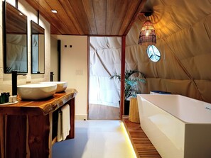 Deluxe Cabin, Mountain View | Bathroom - Tree Trek Boquete Adventure Park (Los Naranjos)