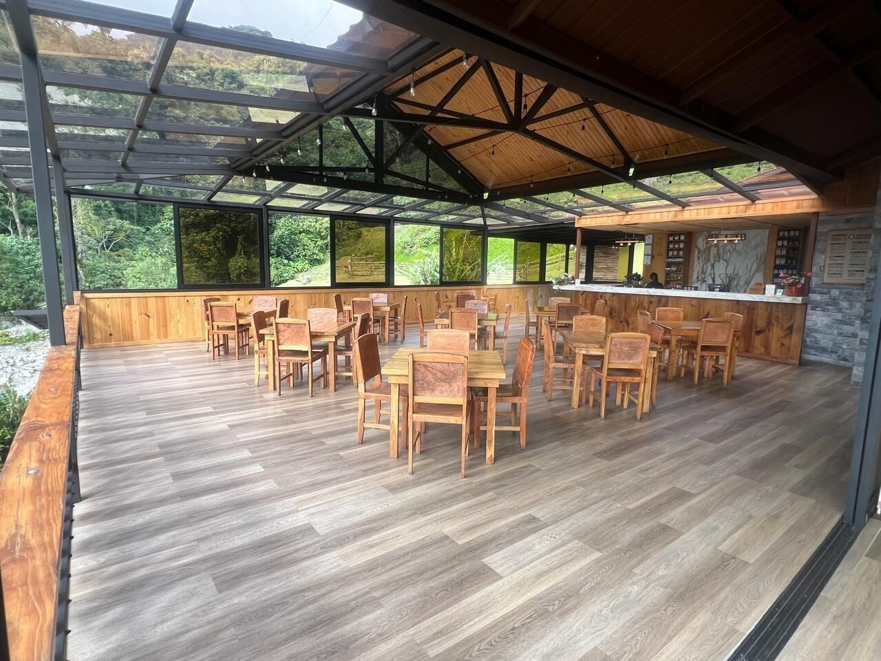 Breakfast, lunch and dinner served