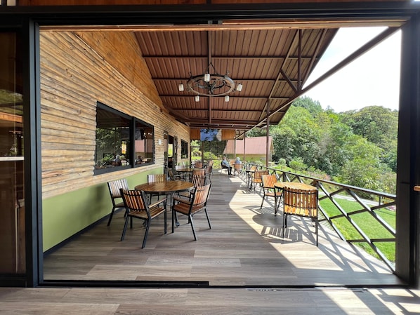 Breakfast, lunch and dinner served