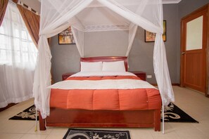 Desk, free WiFi, bed sheets - The Stand Leisure Hotel (Nairobi)