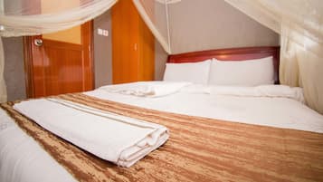 Escritorio, wifi gratis y ropa de cama