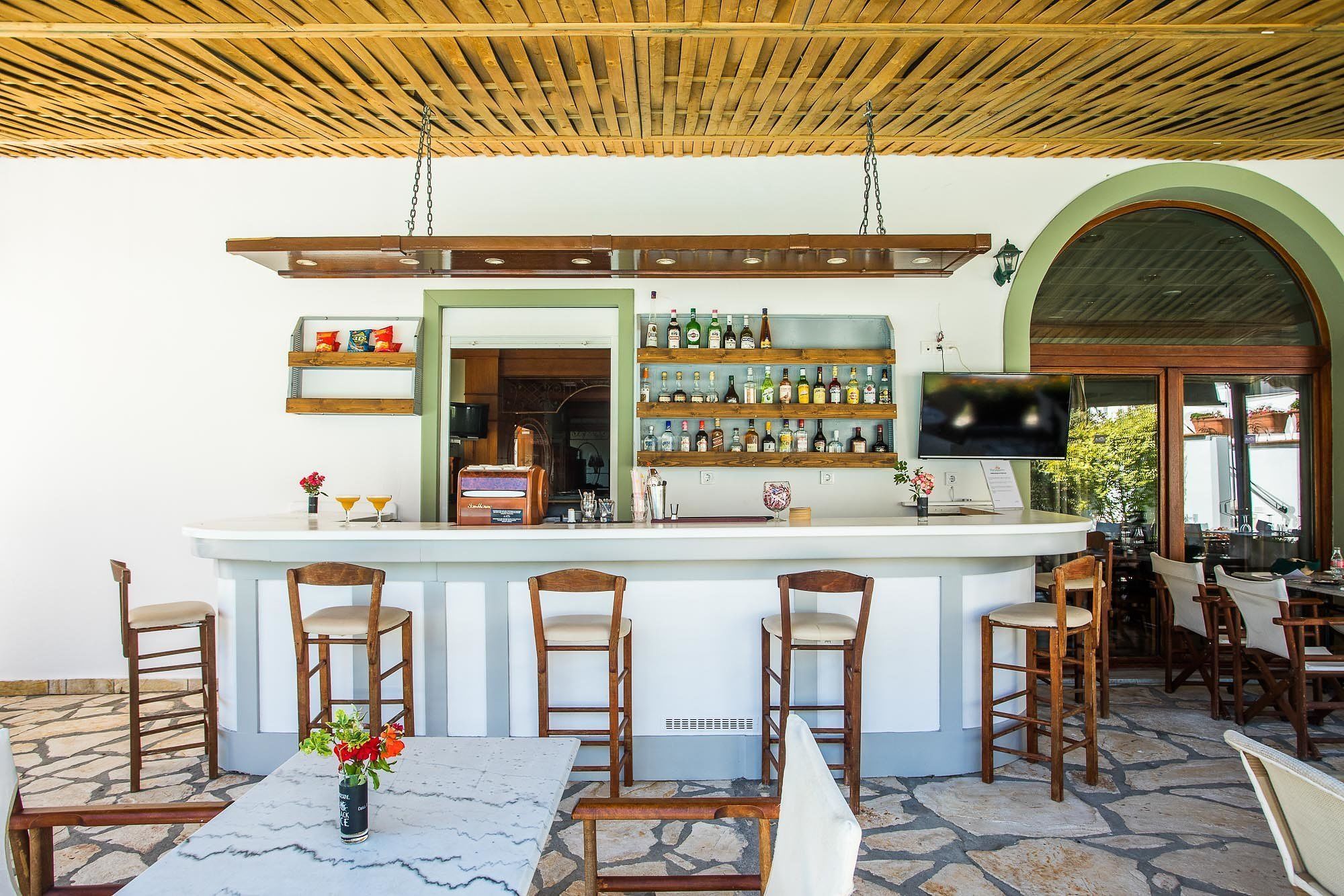 2 bars/lounges, poolside bar