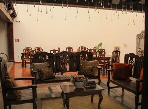 Breakfast, lunch served; Fusion cuisine, al fresco dining - La Hija del Alfarero Hotel Boutique (Querétaro)