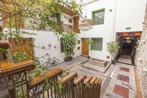 Courtyard view - La Hija del Alfarero Hotel Boutique (Querétaro)