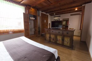 Ropa de cama de alta calidad, cubrecamas y minibar 