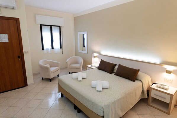 Comfort Double or Twin Room (stair access only) | Desk, iron/ironing board, free WiFi, bed sheets