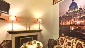 TV - Tolentino Suites (Rome)