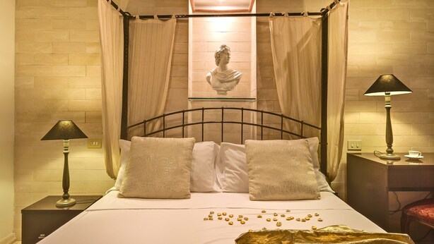 In-room safe, desk, laptop workspace, iron/ironing board - Tolentino Suites (Rome)
