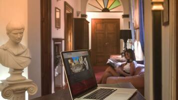 Coin salon dans le hall