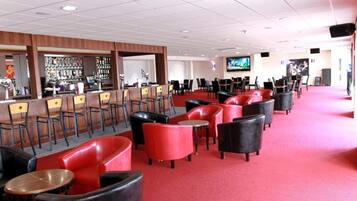 Serves lunch and dinner