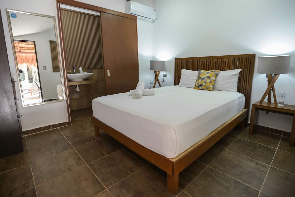 1 habitación, tabla de planchar con plancha, wifi gratis y ropa de cama
