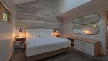 Suite, 2 Bedrooms, Bay View (2nd Floor with Fireplace & Jetted Tub) | Premium bedding, pillowtop beds, free WiFi, bed sheets