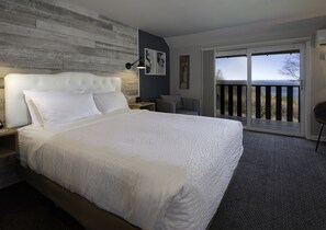 Room, 1 Queen Bed, Balcony (Water View) | Premium bedding, pillowtop beds, free WiFi, bed sheets - Country House Resort (Sister Bay)